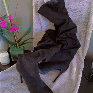 Brand new thigh high 4in heels❣️❣️❣️😍😍 too high for me 🥺